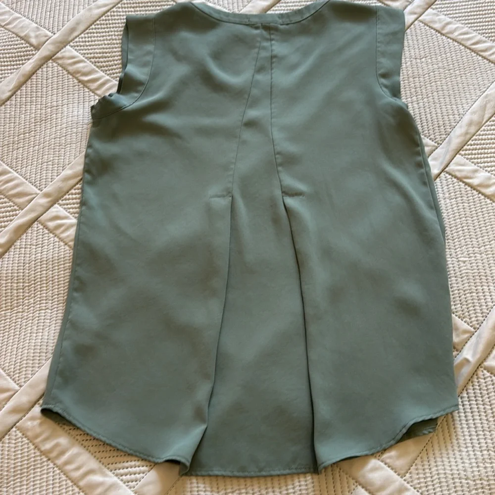 Pleione Sage green Chiffon Cap Sleeve Round Neck Blouse Size XS - Picture 5 of 5